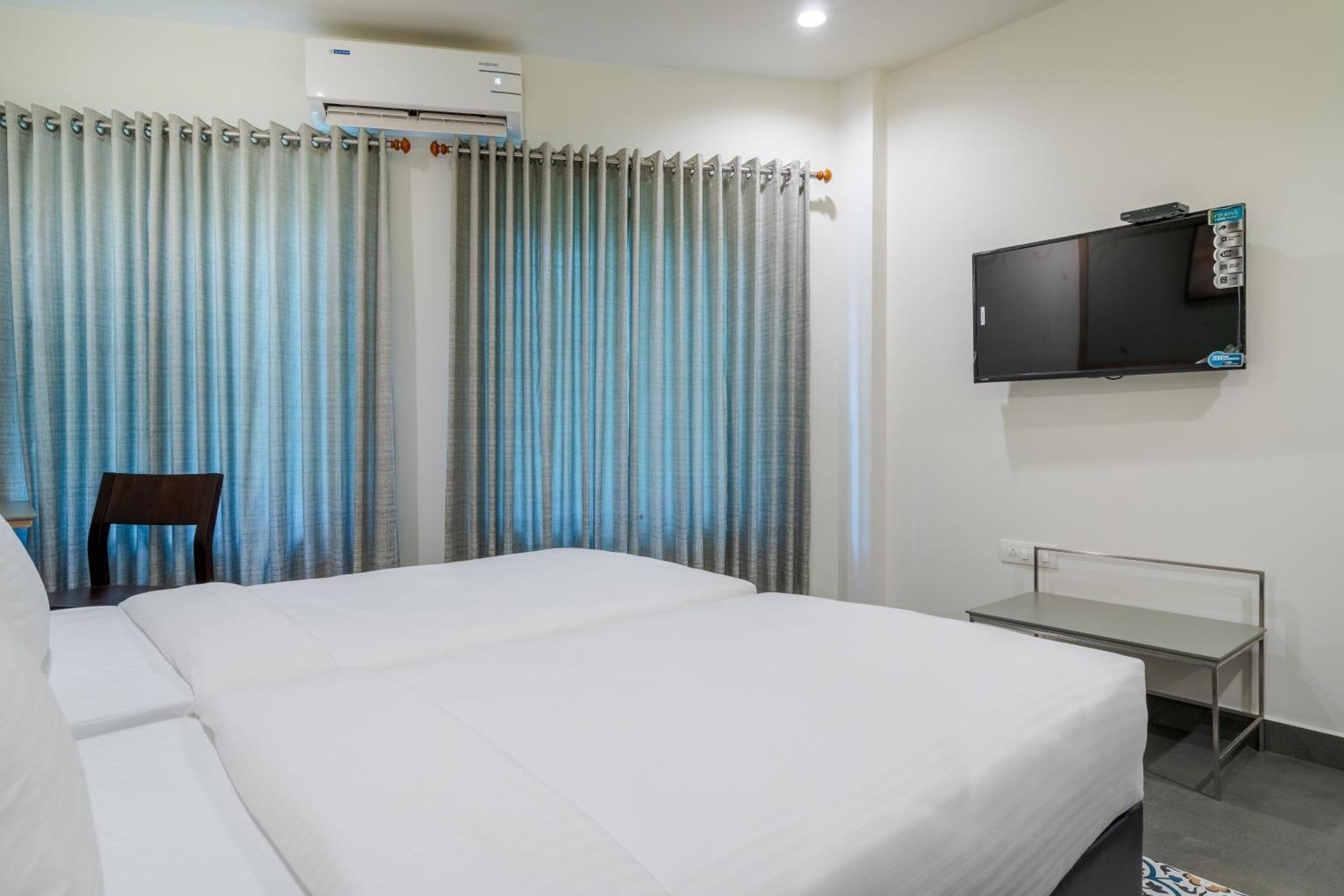 Hotel Aryaas Regent Kochi Zewnętrze zdjęcie